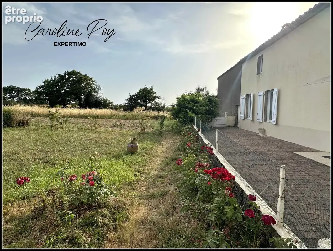 GETIGNE village proche de CLISSON Beau corps de ferme en pierres sur une parcelle d'envion 2000 m2 - photo 2