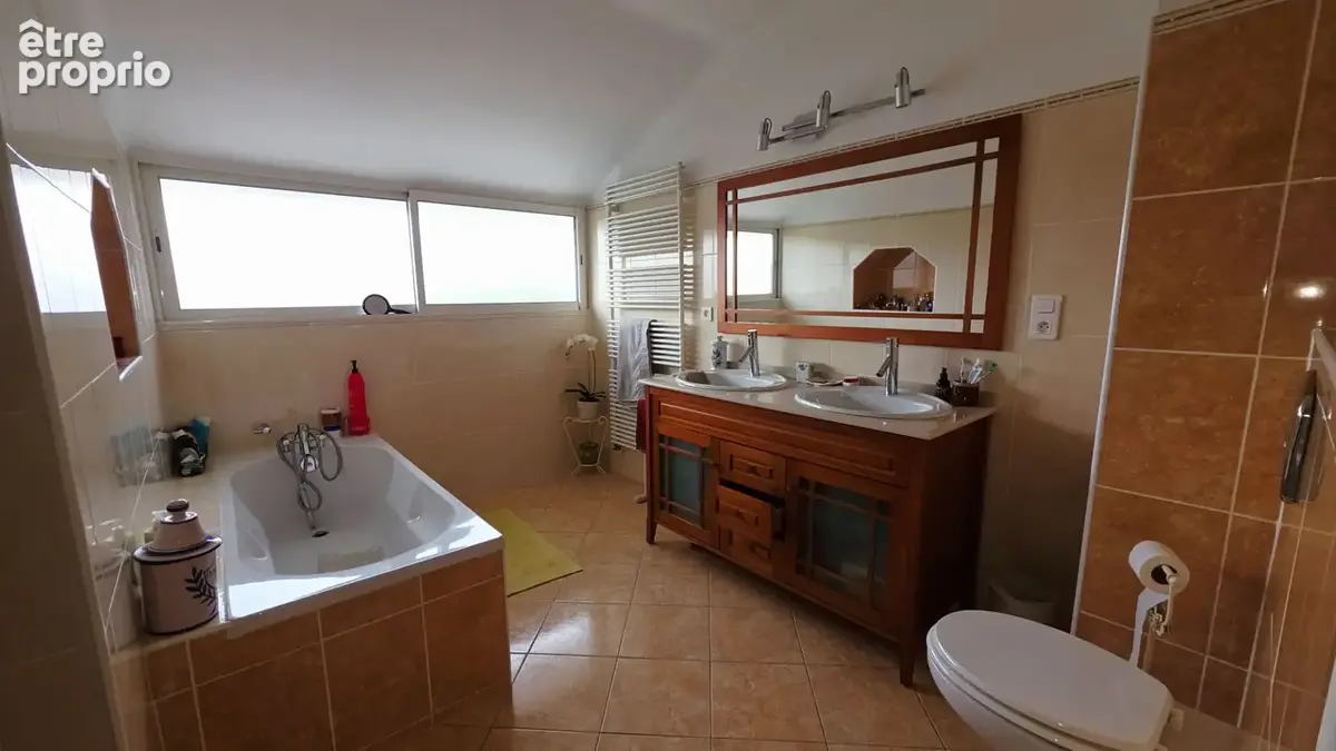 Maison Oyonnax 9 pièce(s) 268 m2 - photo 12