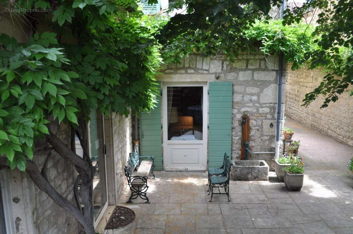 Maison à MORANCE