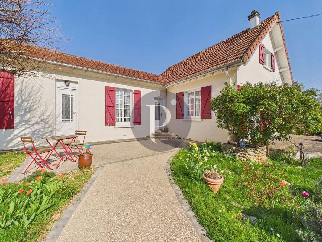 Maison à VERRIERES-LE-BUISSON