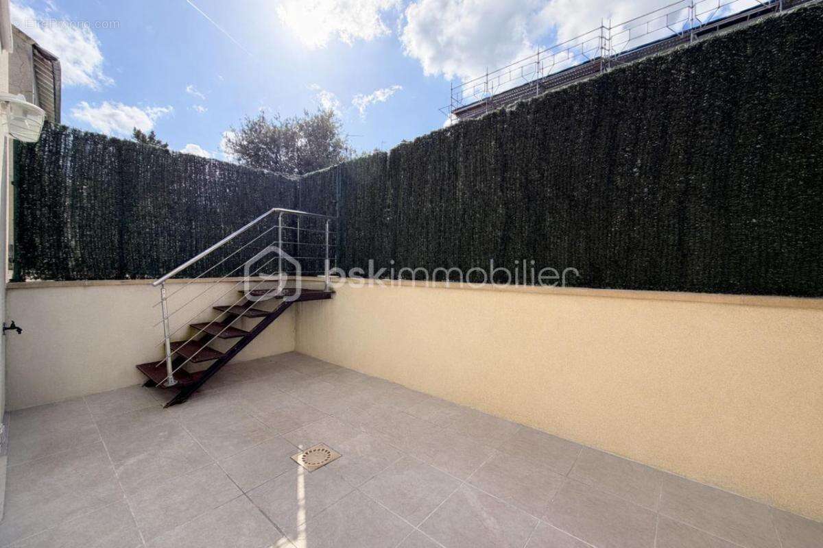 Alfortville Quartier des Fleurs - T3 72m² - parking - terrasses - DPE C - Proche RER - photo 3