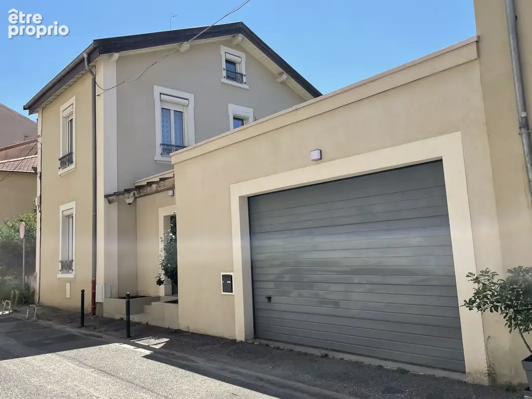 Véritable coup de cœur pour cette demeure atypique avec jardin et terrasse au calme absolu proche de Montchat - photo 23