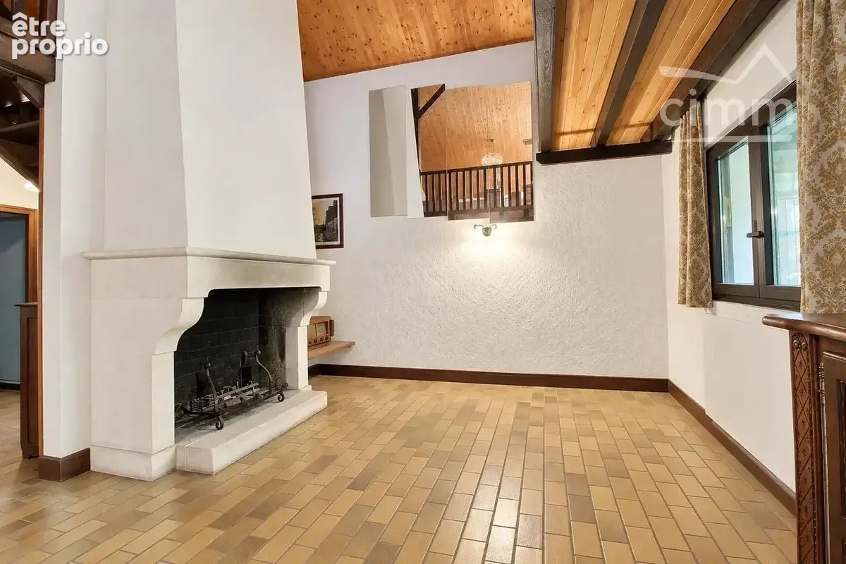 À vendre – Maison de caractère avec piscine, terrain de 2 090 m² et nombreuses dépendances à Saint-Vincent-de-Mercuze - photo 5