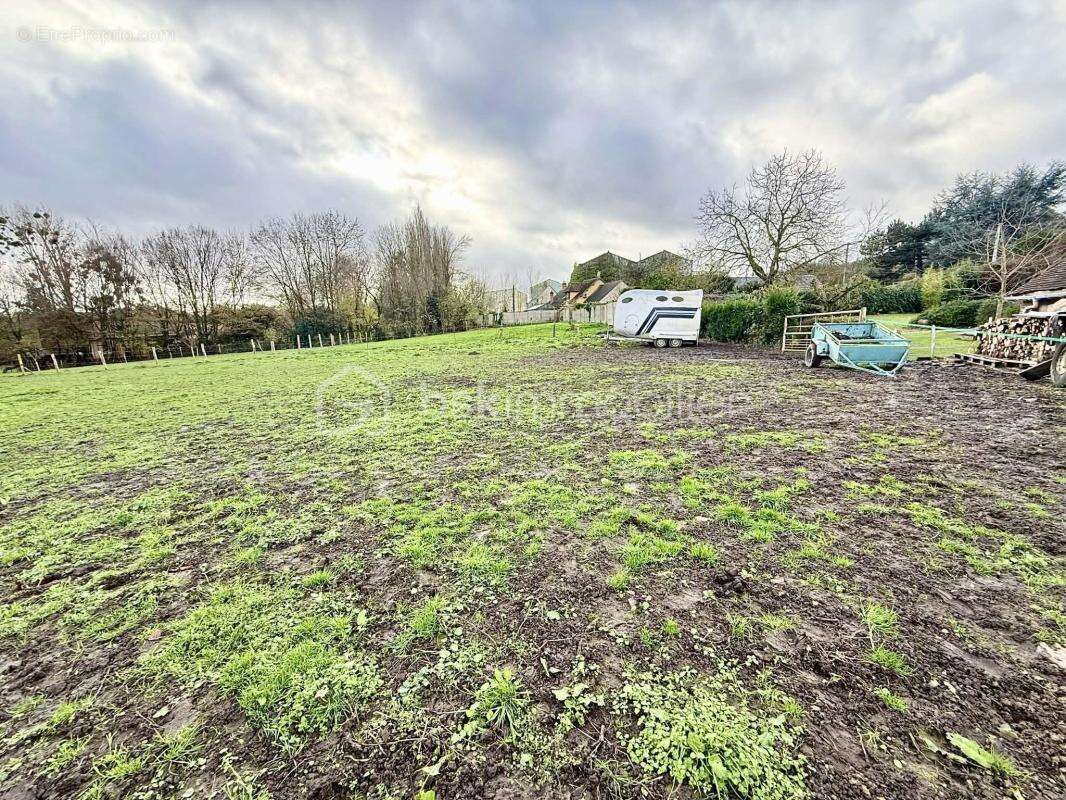 Terrain à BERNEUIL-EN-BRAY