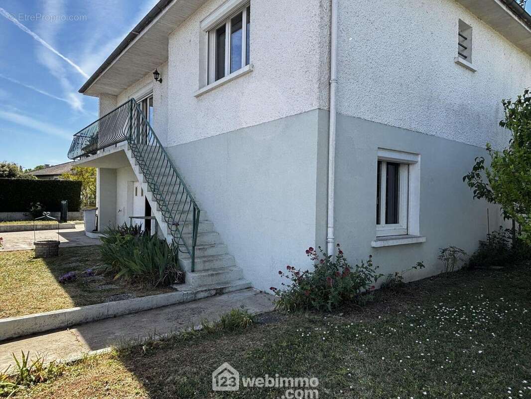 Maison de 100 m2 habitables répartis sur 2 niveaux,