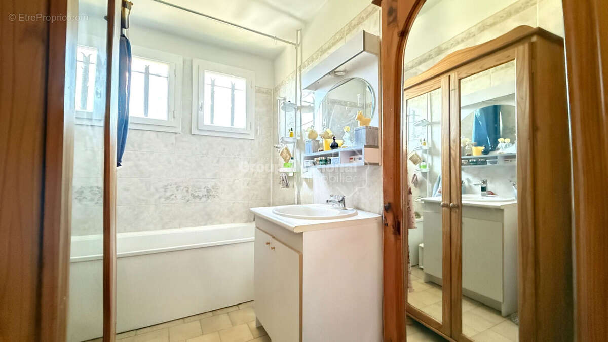 Exclusivité - Maison - Espace et potentiel - photo 14