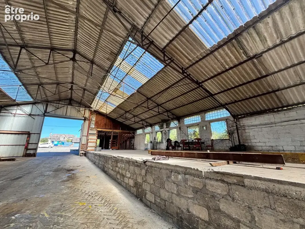 À VENDRE   Local commercial de 1 100 m2 - photo 3