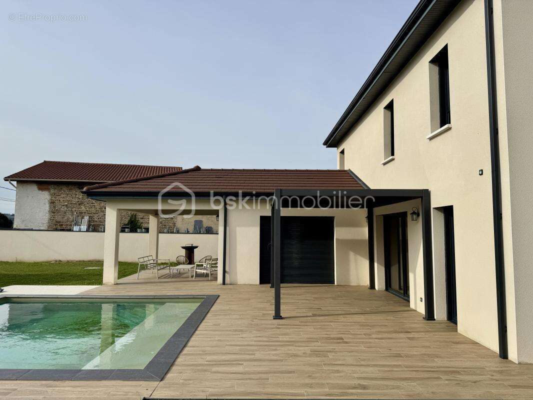 Maison à PONT-EVEQUE