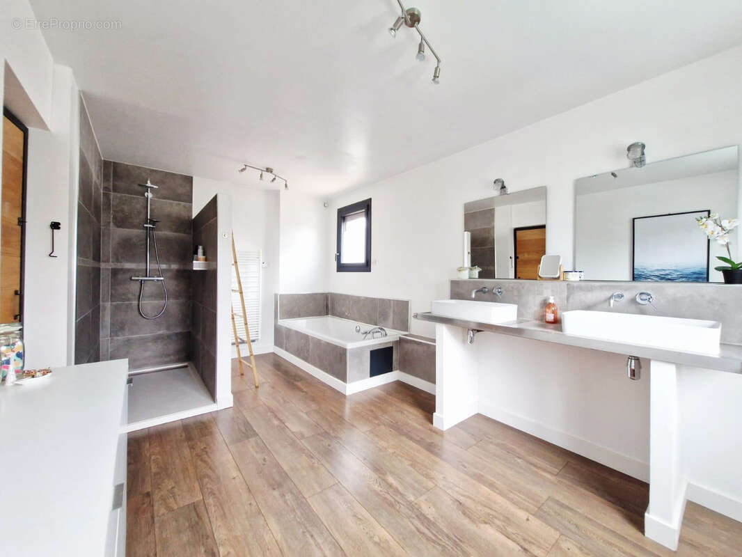 Maison à SUSSARGUES