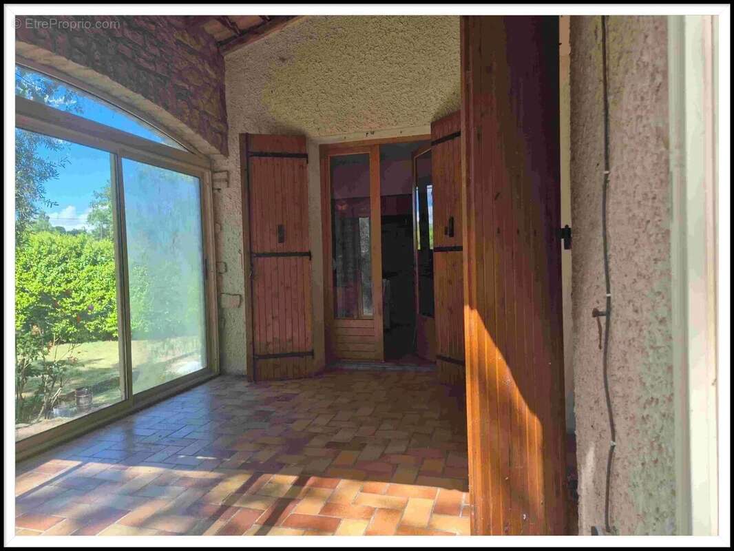 Villa familiale avec grand terrain arboré et vaste sous-sol amenageable - photo 7
