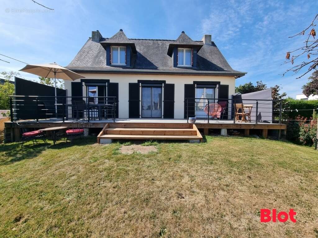 Maison à MONTREUIL-LE-GAST