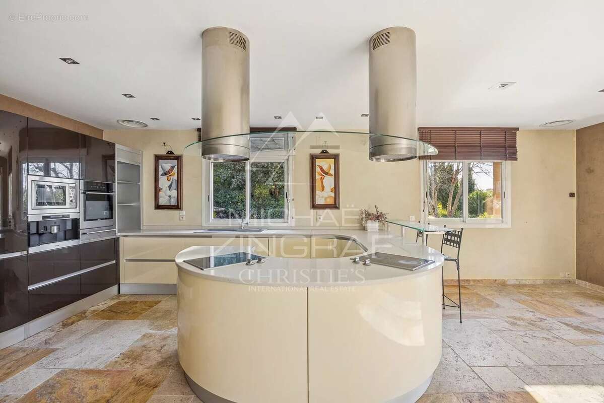 Maison à ROQUEFORT-LES-PINS