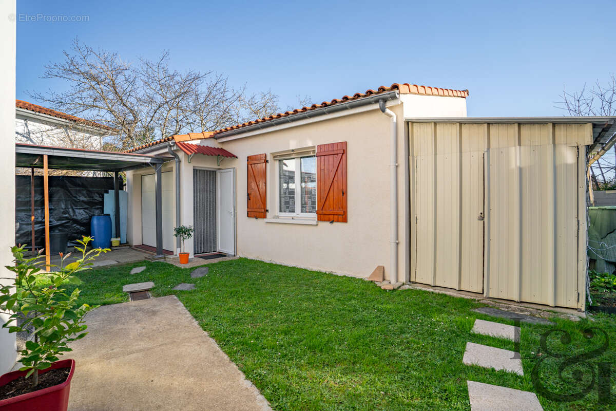 Maison à PUJOLS