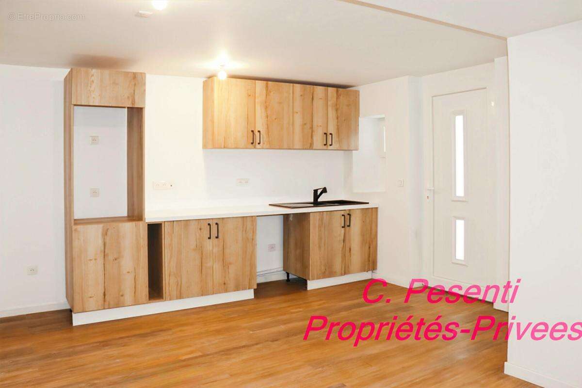 Maison à BUSSY-SAINT-GEORGES