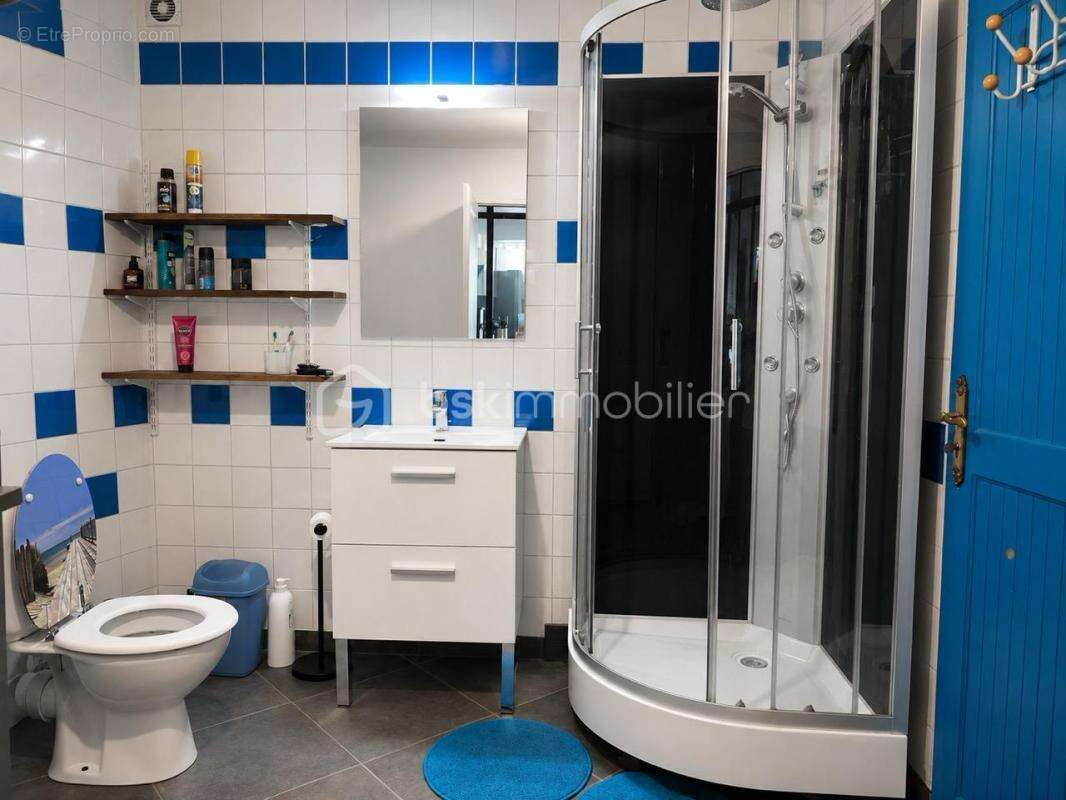 Ensemble immobilier composé d'une habitation R+1 de Type 3 de 138,60 m² habitables et d'un atelier de 121 m² - photo 11