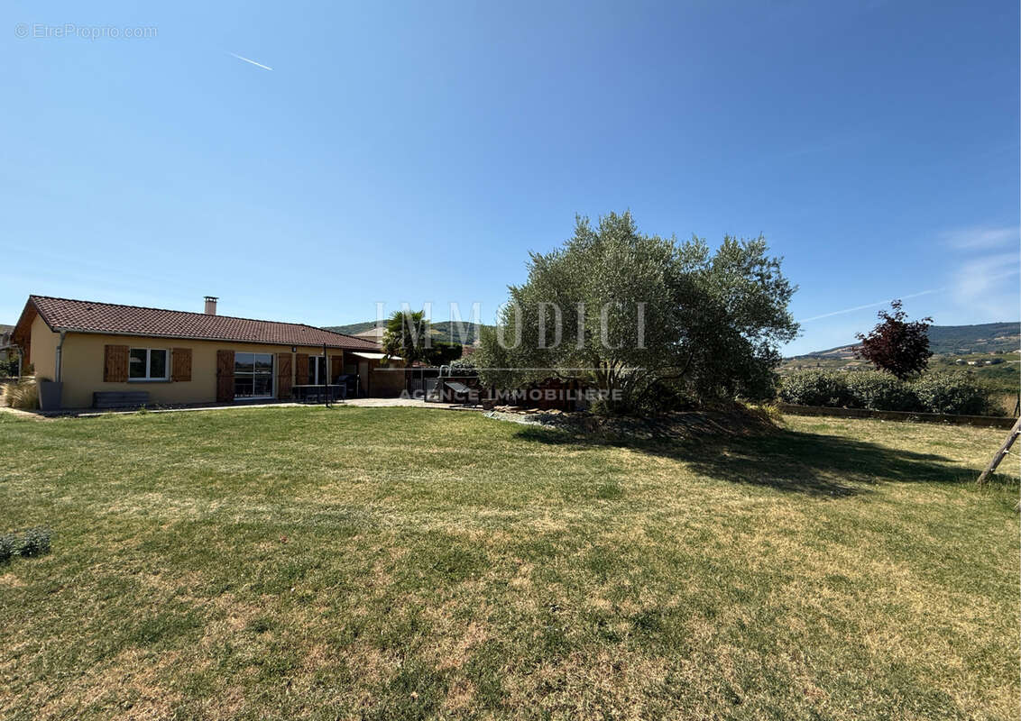 Villa familiale de plain-pied et sa jolie vue sur les collines - photo 25