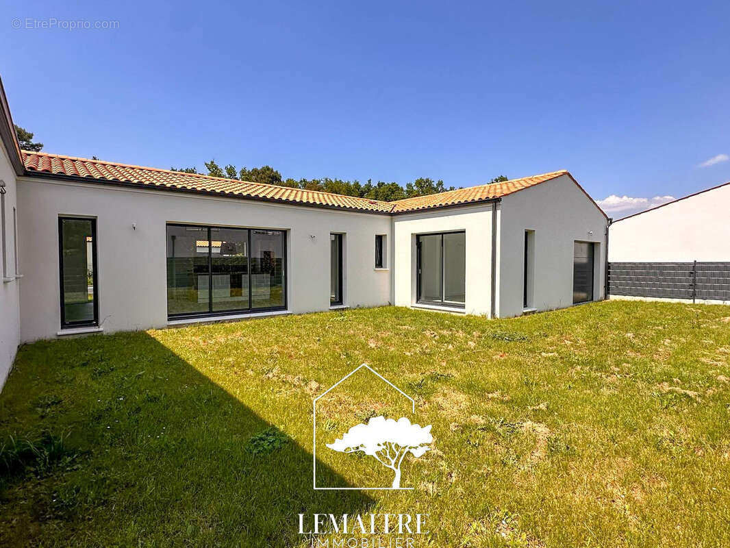 Maison à LES MATHES