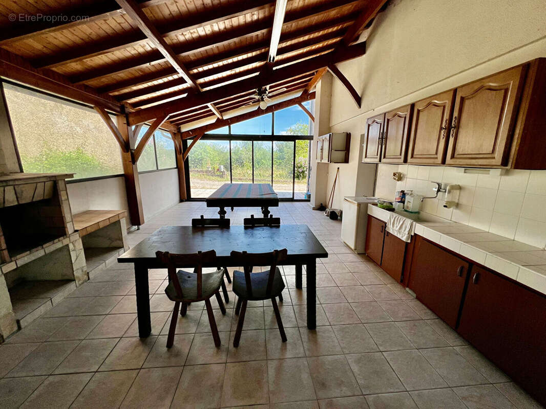 Secteur Villeneuve-sur-Lot, au coeur du Lot-et-Garonne et proche de toutes les commodités, venez découvrir cette maison d'enviro - photo 4
