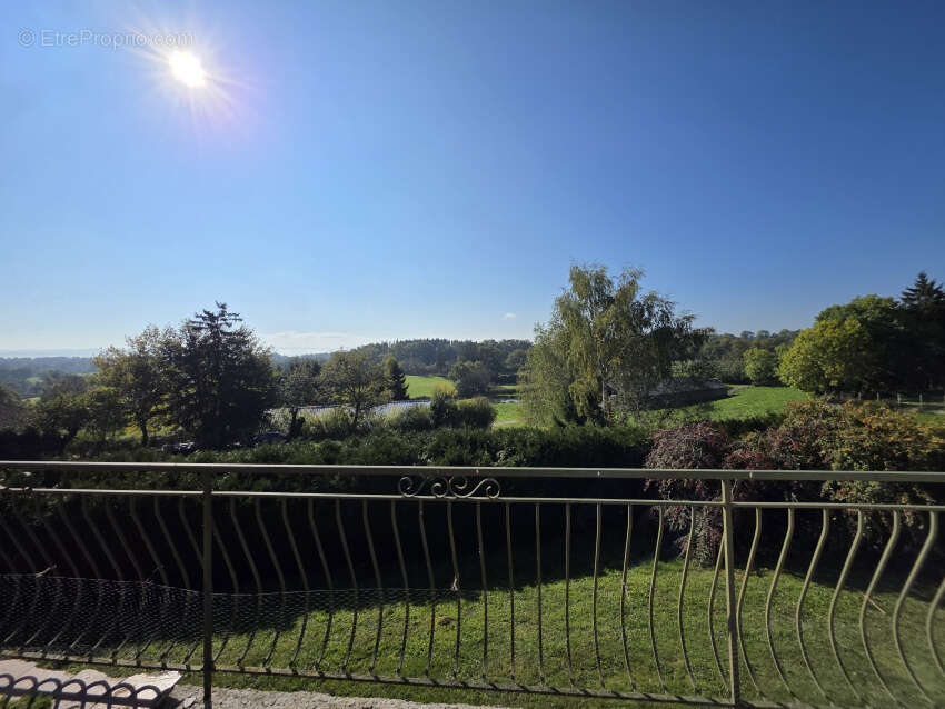 Maison à VILLOSANGES