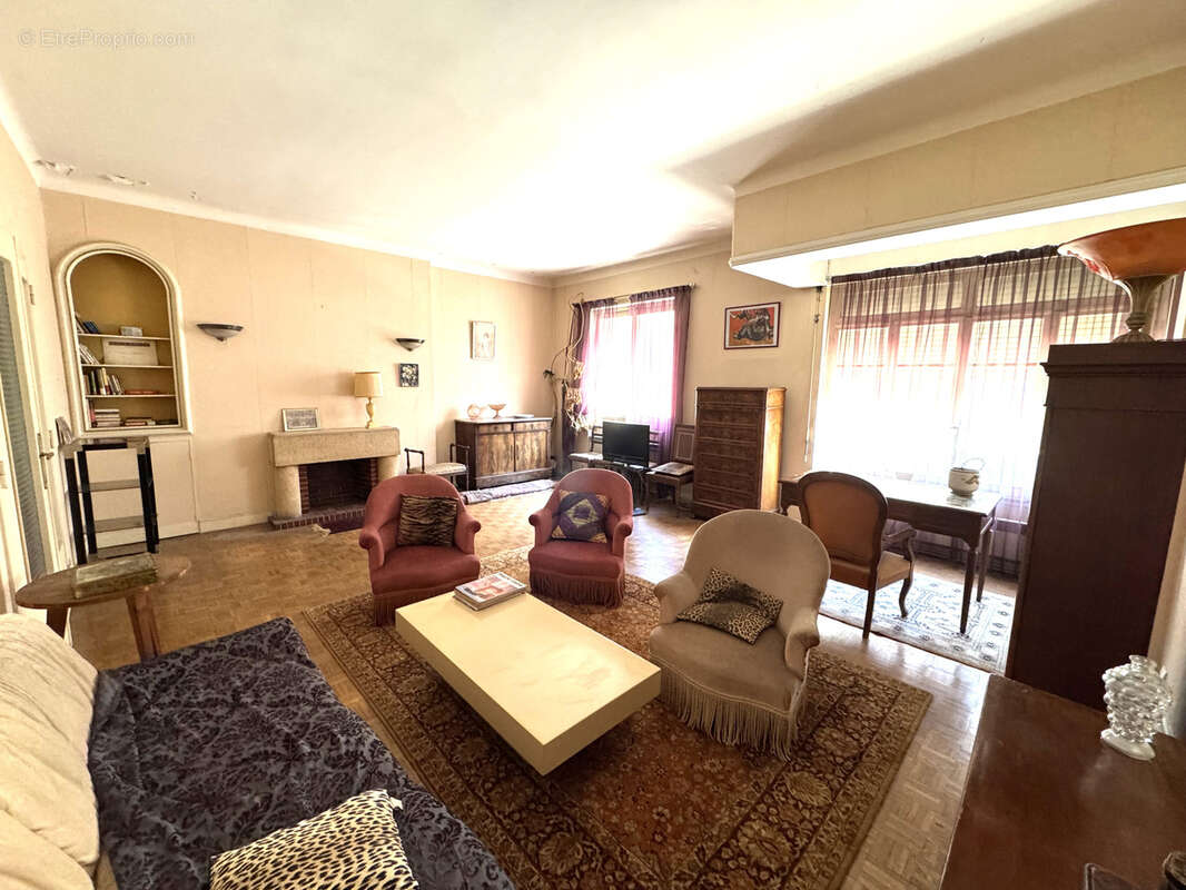Appartement à MARSEILLE-2E