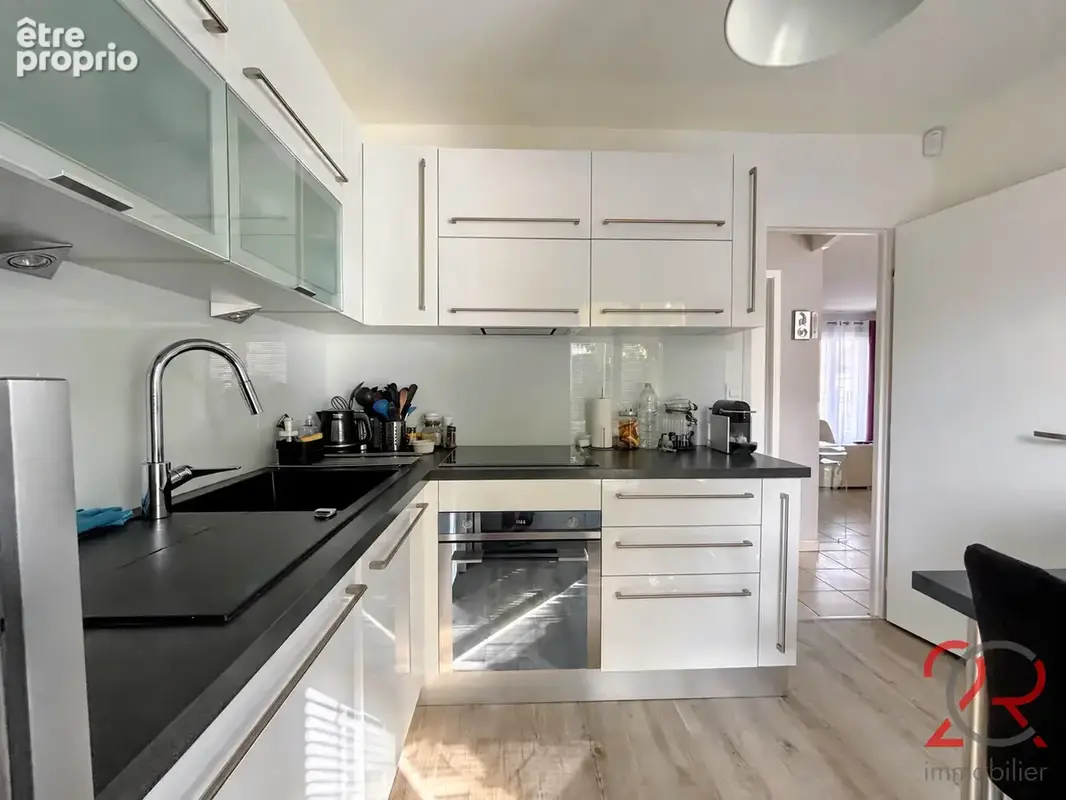 Quatre chambres, un jardin arboré et un emplacement qui facilite le quotidien ! - photo 4