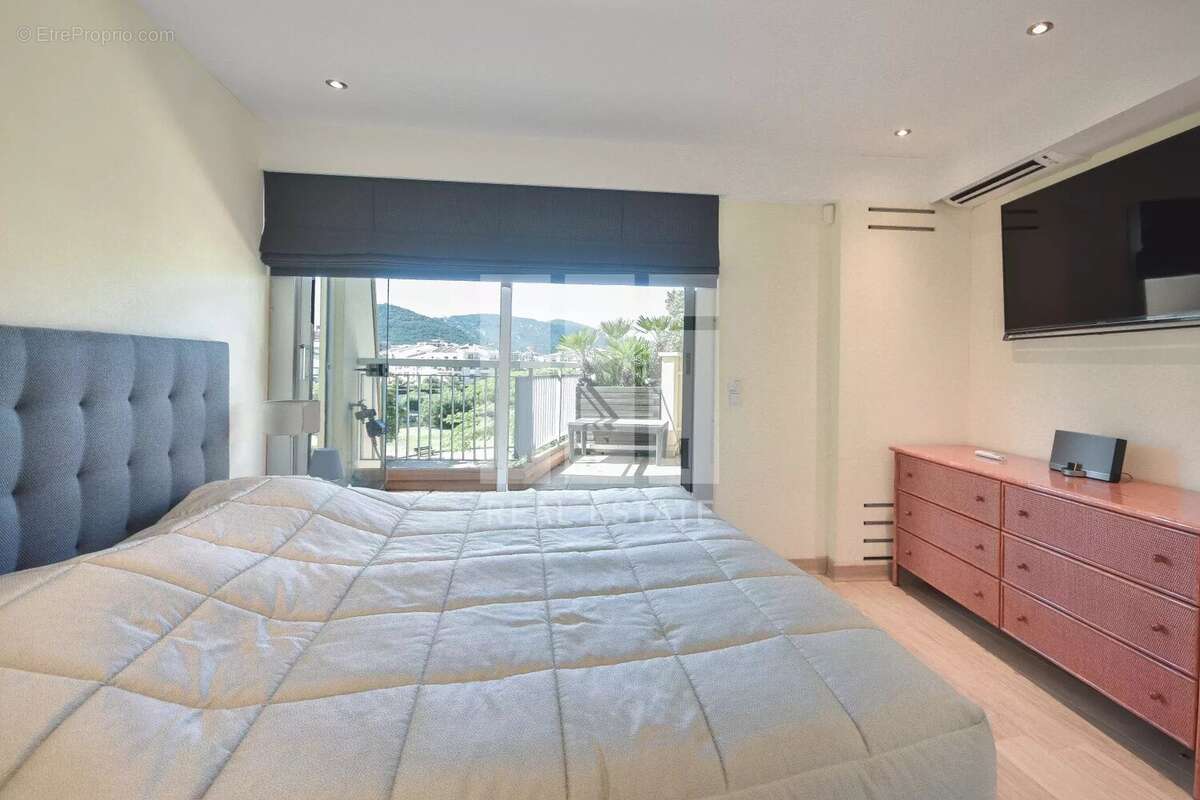 Appartement à MANDELIEU-LA-NAPOULE