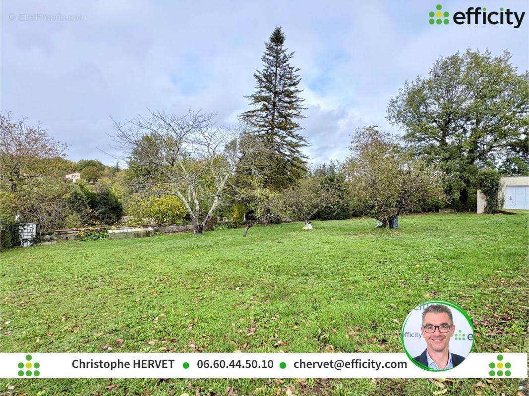 Terrain à MOUTHIERS-SUR-BOEME