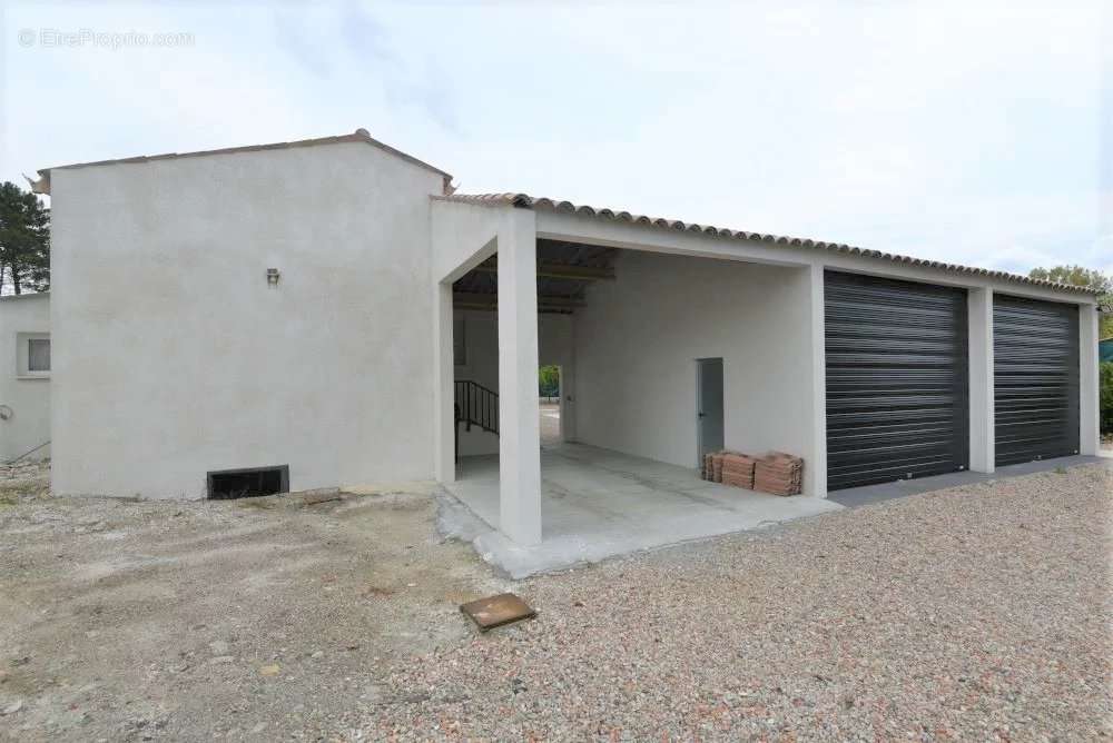 Commerce à MONTAUROUX