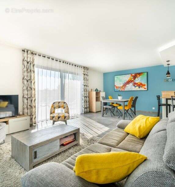 Terrain à MONTLIEU-LA-GARDE