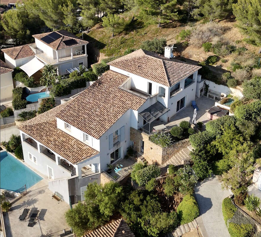 Bandol - Propriété avec vue mer panoramique, piscine à débordement et ascenseur intérieur - photo 26