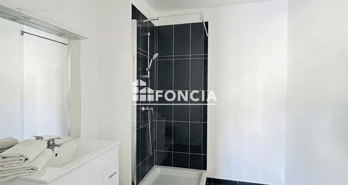 Appartement à ROQUEBRUNE-SUR-ARGENS