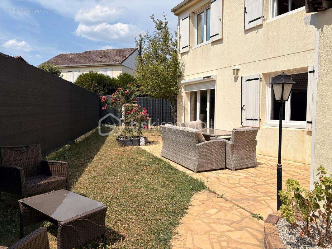 Maison 102 m² à Savigny-Le-Temple  - photo 3