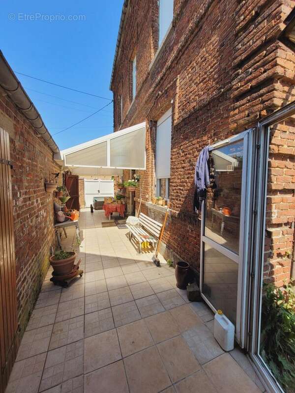 Maison à AVESNES-SUR-HELPE