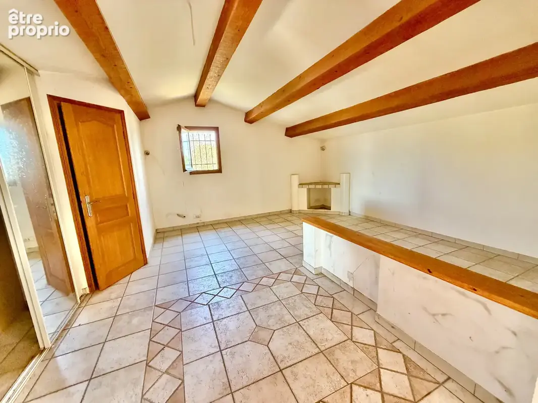 Villa mitoyenne d'un cote avec appartement independant - photo 12