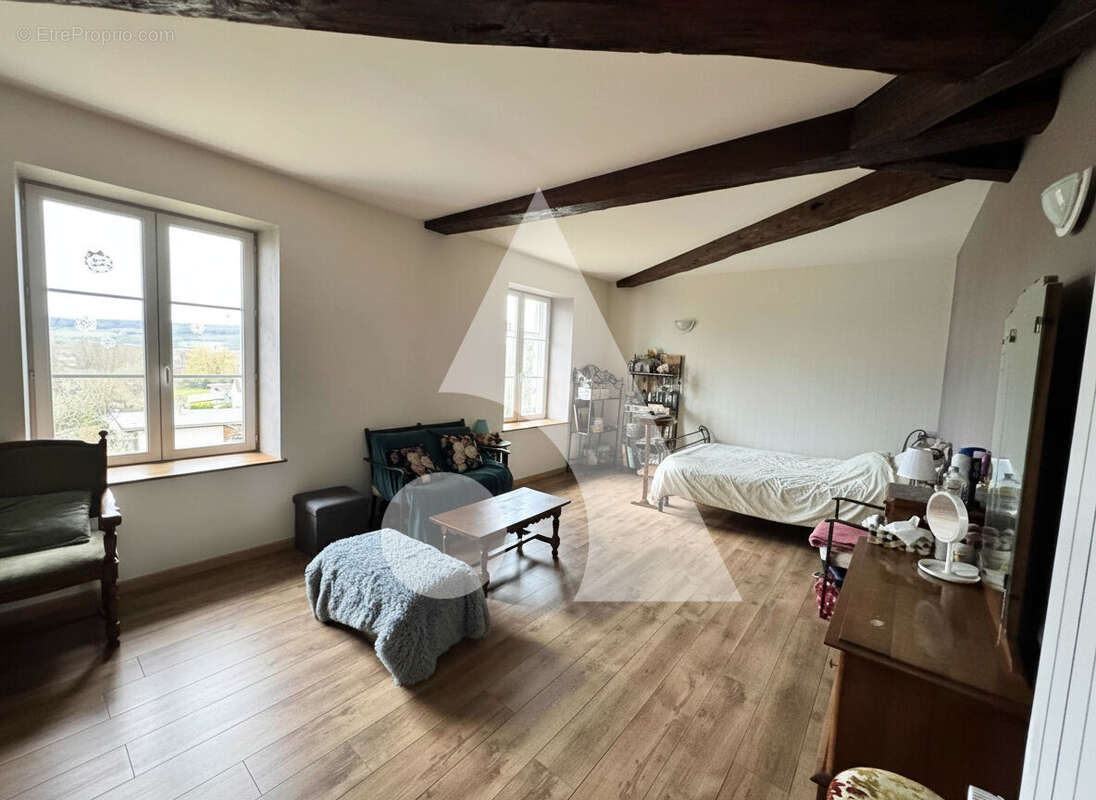 Maison à NEUFCHATEAU