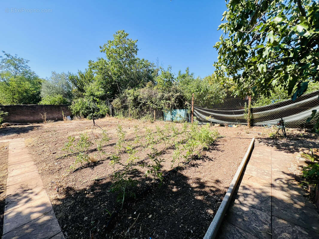 Vente villa 5 pièces de 140m2 avec piscine, garage et terrain de 1 000m2 - photo 8