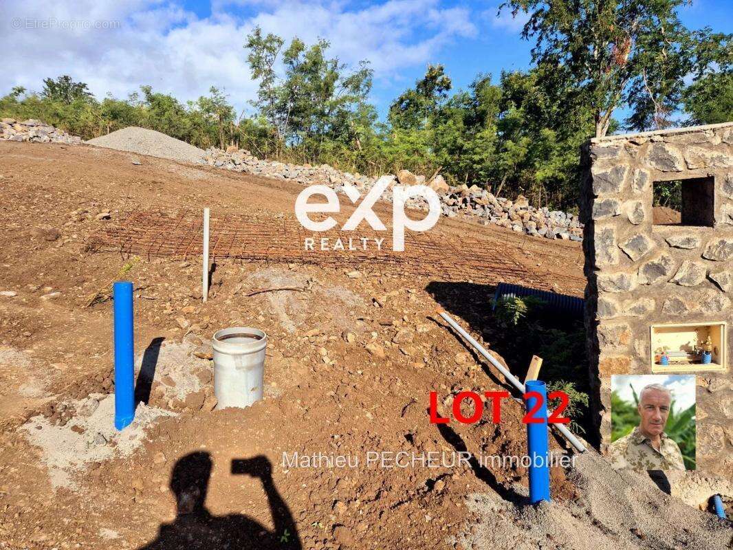 Terrain à SAINT-LEU