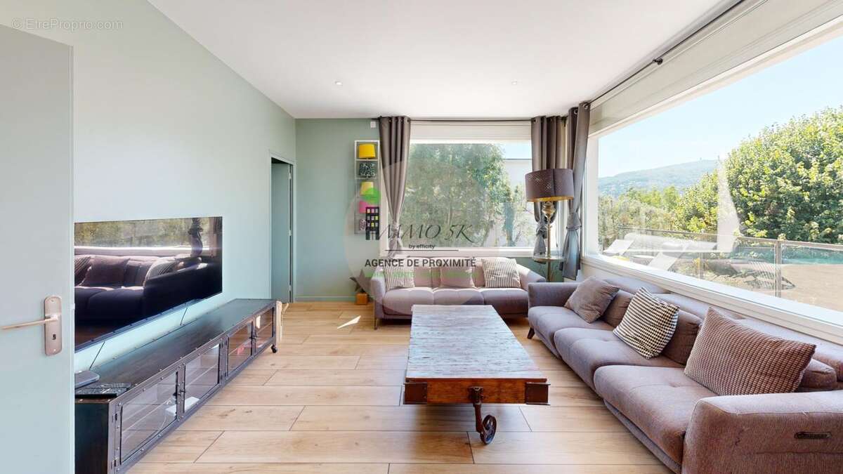Maison 211 m² à Rochetaillee-Sur-Saone  - photo 5