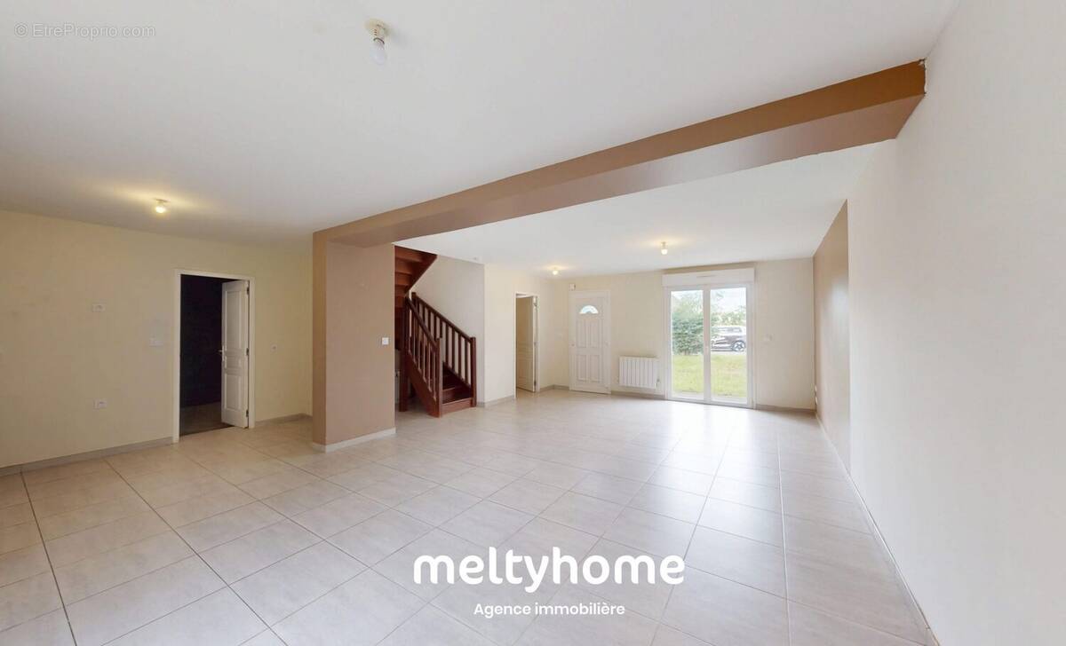 Maison 107 m² à Demouville  - photo 1