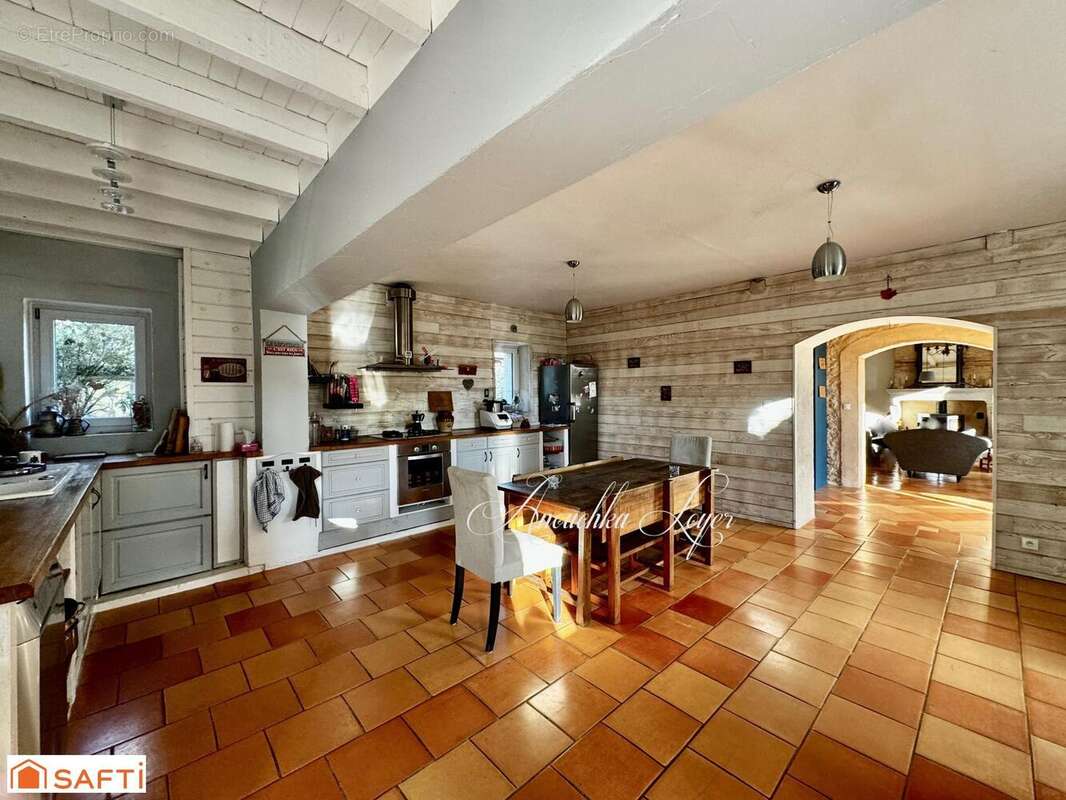 Maison 210 m² à La Reole  - photo 4