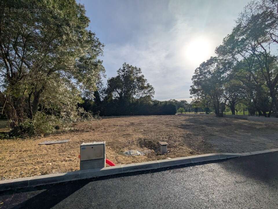 Terrain à CHATEAUNEUF-GRASSE