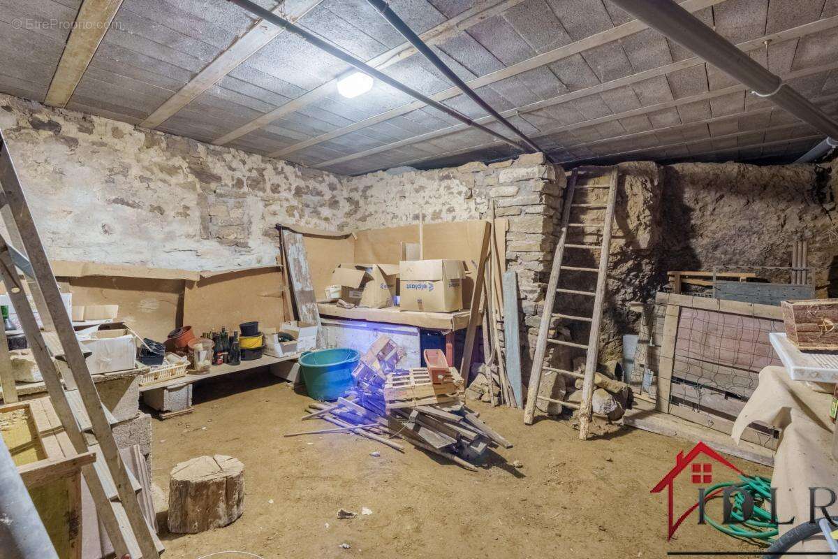 RARE   Maison de Village avec Vue et Potentiel à Coiffy-le- - photo 23