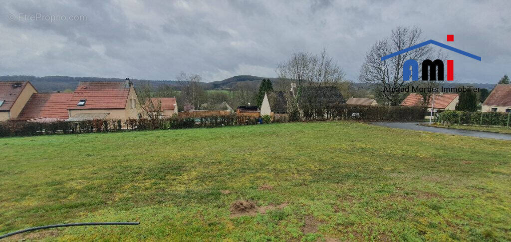Terrain à MOUTIERS-AU-PERCHE