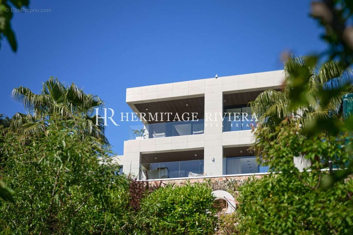 facade 3 of contemporary villa for sale in Nice