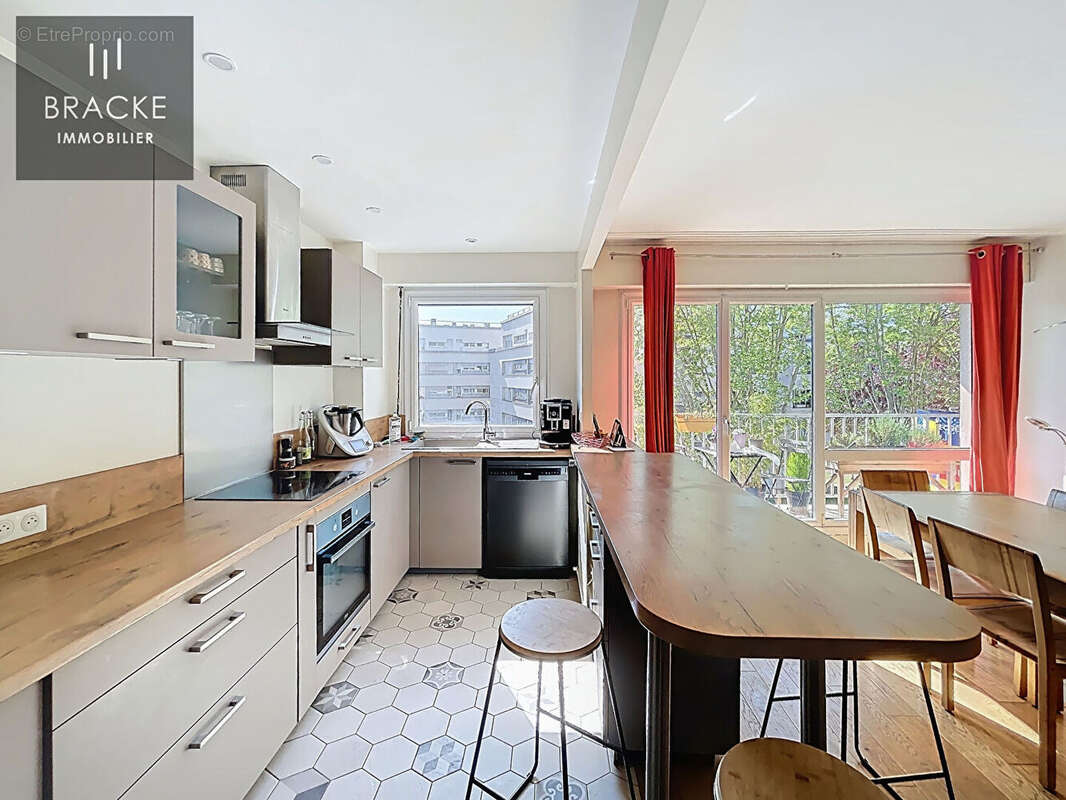 Appartement à COURBEVOIE