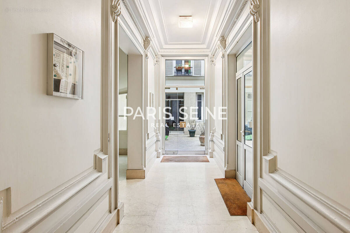 Appartement à PARIS-7E