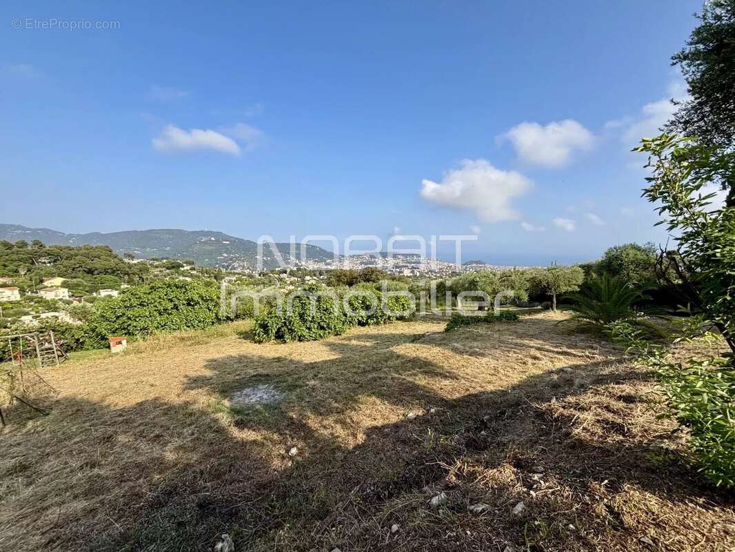 Terrain à NICE