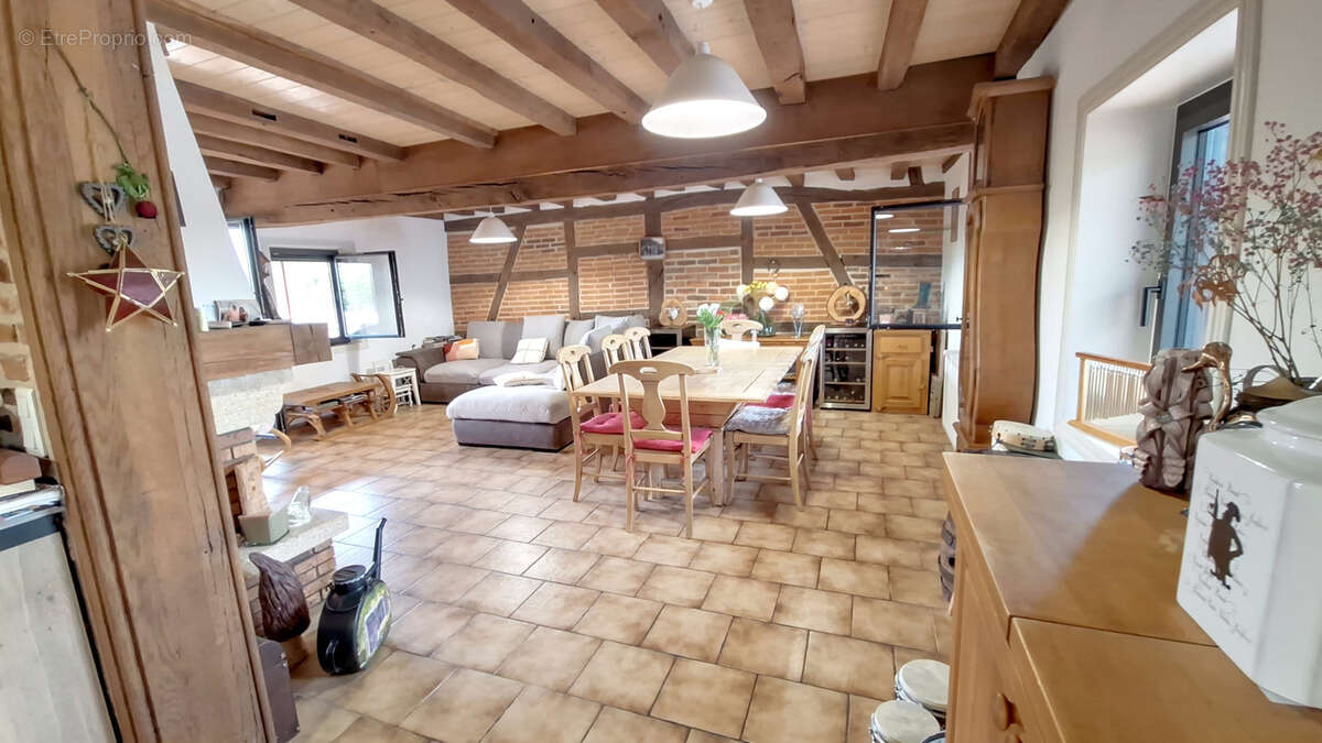 Authentique ferme bressane à colombages rénovée avec 2 logements et 1 hectare de terrain - photo 6