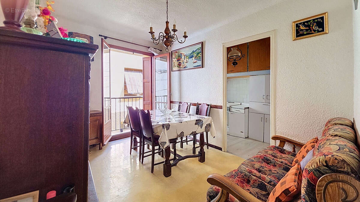 Maison de village avec grand garage, 2 chambres, 1 bureau et terrasse - photo 4