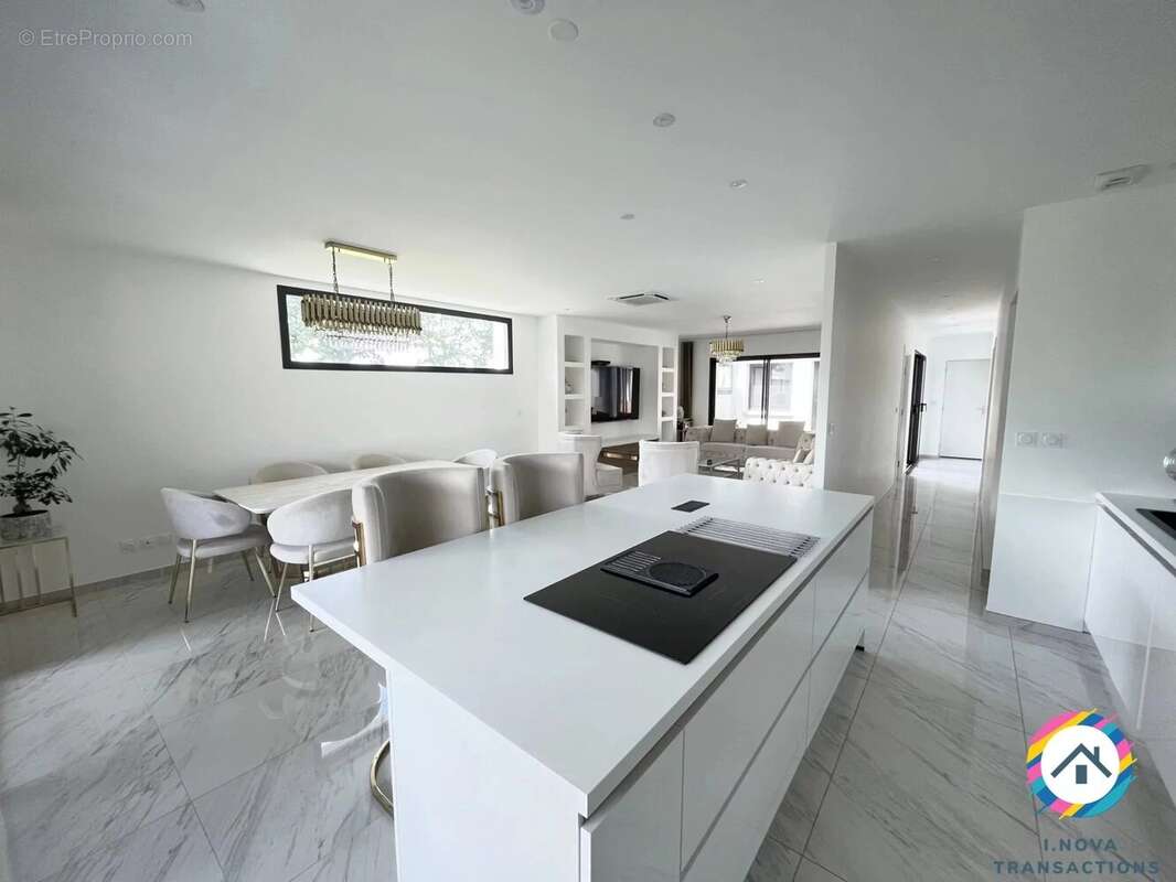 Maison à LA CHAPELLE-DE-GUINCHAY